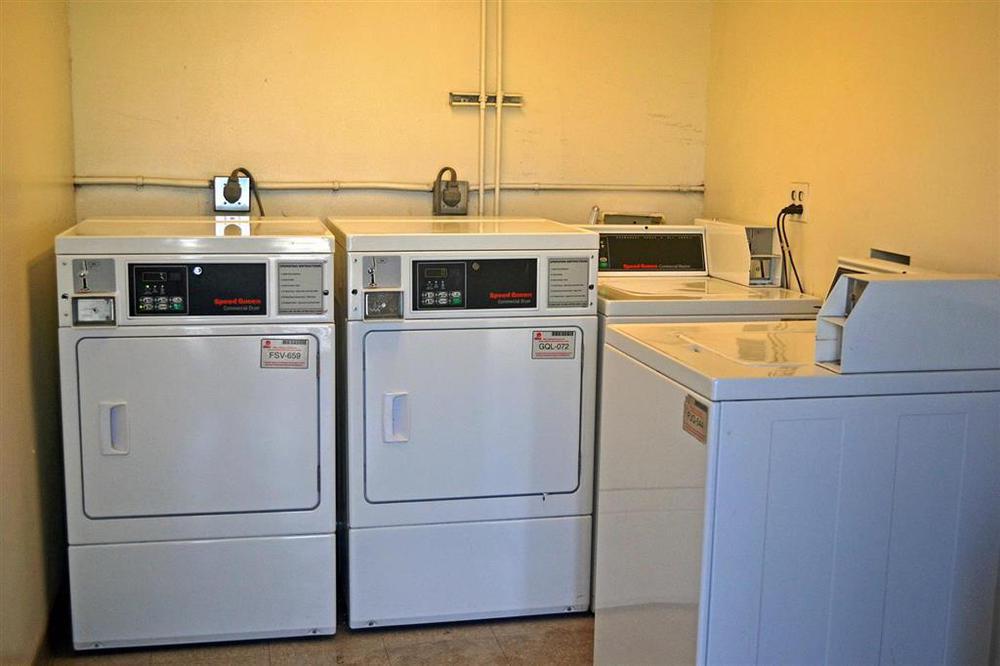 Vagabond Inn El Paso Amenities photo